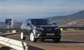 Констатуємо зміну статі у кросовера Toyota RAV4