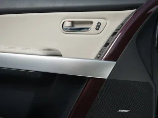 Обживаємось в оновленому кросовері Mazda CX-9