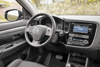 Mazda CX-5 vs Mitsubishi Outlander. Лед и пламень