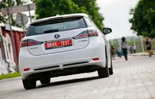 Змішуємо та збовтуємо преміум-хетчбеки Citroen DS5 і Lexus CT 200h