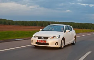 Змішуємо та збовтуємо преміум-хетчбеки Citroen DS5 і Lexus CT 200h