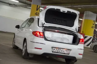 Вживаемся в шкуру владельца седана Peugeot 408