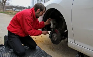 Вживаемся в шкуру владельца седана Peugeot 408