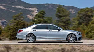 Roaring in the all-weather super sedan Mercedes S 63 AMG 4Matic