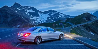 Roaring in the all-weather super sedan Mercedes S 63 AMG 4Matic