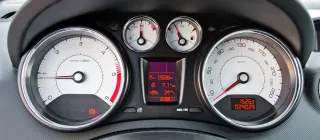 Дивимось на седан Peugeot 408 під різними кутами