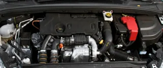 Дивимось на седан Peugeot 408 під різними кутами