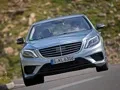 Roaring in the all-weather super sedan Mercedes S 63 AMG 4Matic