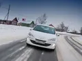 Дивимось на седан Peugeot 408 під різними кутами