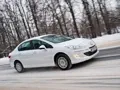 Дивимось на седан Peugeot 408 під різними кутами