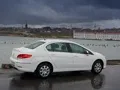 Дивимось на седан Peugeot 408 під різними кутами