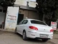 Дивимось на седан Peugeot 408 під різними кутами
