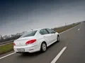 Дивимось на седан Peugeot 408 під різними кутами