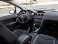 Дивимось на седан Peugeot 408 під різними кутами