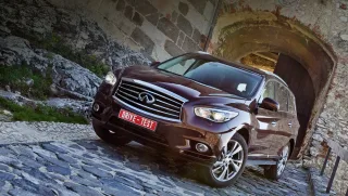 Подорожуємо країною семи вождів на Infiniti JX35