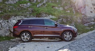 Подорожуємо країною семи вождів на Infiniti JX35
