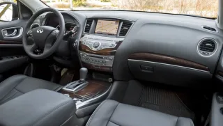 Подорожуємо країною семи вождів на Infiniti JX35