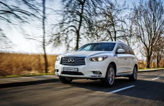 Подорожуємо країною семи вождів на Infiniti JX35