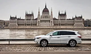 Подорожуємо країною семи вождів на Infiniti JX35