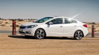 Подходим к Kia Cerato с вопросом о лучшем автo в мире