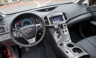 Weaving between classes in the Toyota Venza crossover
