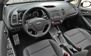 Подходим к Kia Cerato с вопросом о лучшем автo в мире