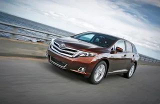 Weaving between classes in the Toyota Venza crossover
