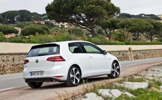 Хвалимо Volkswagen Golf GTI за прагнення бути всім і одразу
