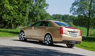 Дефилируем по Швеции на седане Cadillac ATS