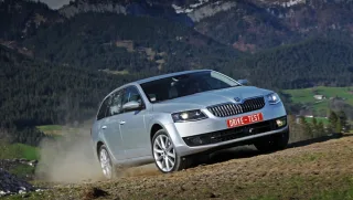 Exploring the luggage compartment of the Skoda Octavia Combi station wagon