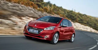 Торкаємось до «гарячого» хетчбека Peugeot 208 GTi