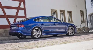 Бьём рекорды скорости за рулём Audi RS7 Sportback