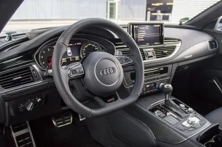 Бьём рекорды скорости за рулём Audi RS7 Sportback
