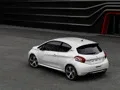 Торкаємось до «гарячого» хетчбека Peugeot 208 GTi