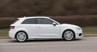 Наводимо шорох у тихому Мюнхені за кермом «заряджених» Audi