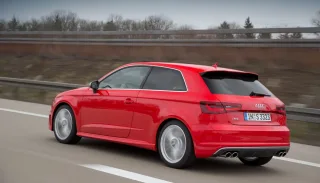 Наводимо шорох у тихому Мюнхені за кермом «заряджених» Audi