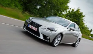 Влюбляемся со второго взгляда в новый Lexus IS