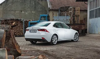 Влюбляемся со второго взгляда в новый Lexus IS