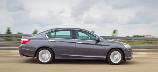 Выясняем, что лучше — Honda Accord или Toyota Camry