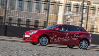 Гуляємо Петербургом з «італійкою» Alfa Romeo Giulietta