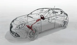 Гуляємо Петербургом з «італійкою» Alfa Romeo Giulietta