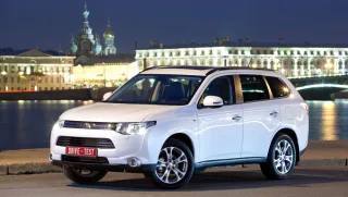 Сравниваем Mitsubishi Outlander V6 3.0 с более скромной версией 2.4
