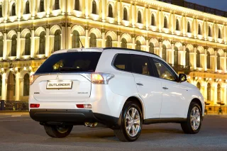 Сравниваем Mitsubishi Outlander V6 3.0 с более скромной версией 2.4