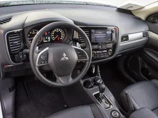 Сравниваем Mitsubishi Outlander V6 3.0 с более скромной версией 2.4