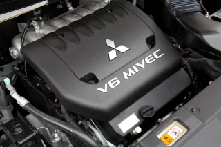 Сравниваем Mitsubishi Outlander V6 3.0 с более скромной версией 2.4