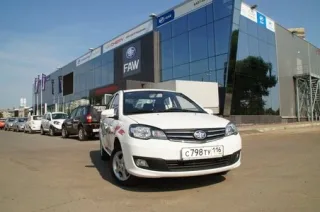Тест китайського седана FAW V5