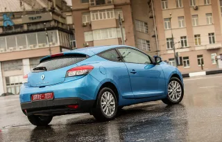 Смотрим на хэтчи Kia pro_cee’d и Renault Megane Coupe в формате 3D