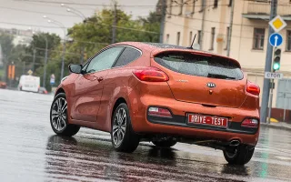 Смотрим на хэтчи Kia pro_cee’d и Renault Megane Coupe в формате 3D