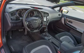 Смотрим на хэтчи Kia pro_cee’d и Renault Megane Coupe в формате 3D