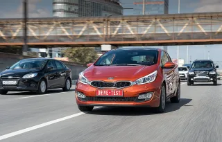 Смотрим на хэтчи Kia pro_cee’d и Renault Megane Coupe в формате 3D